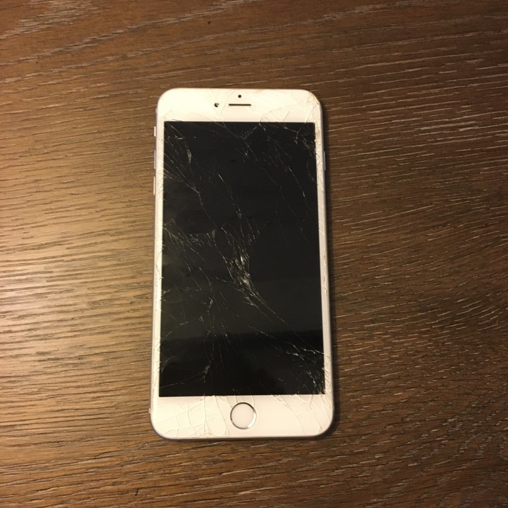 iPhone 6 Plus cracked